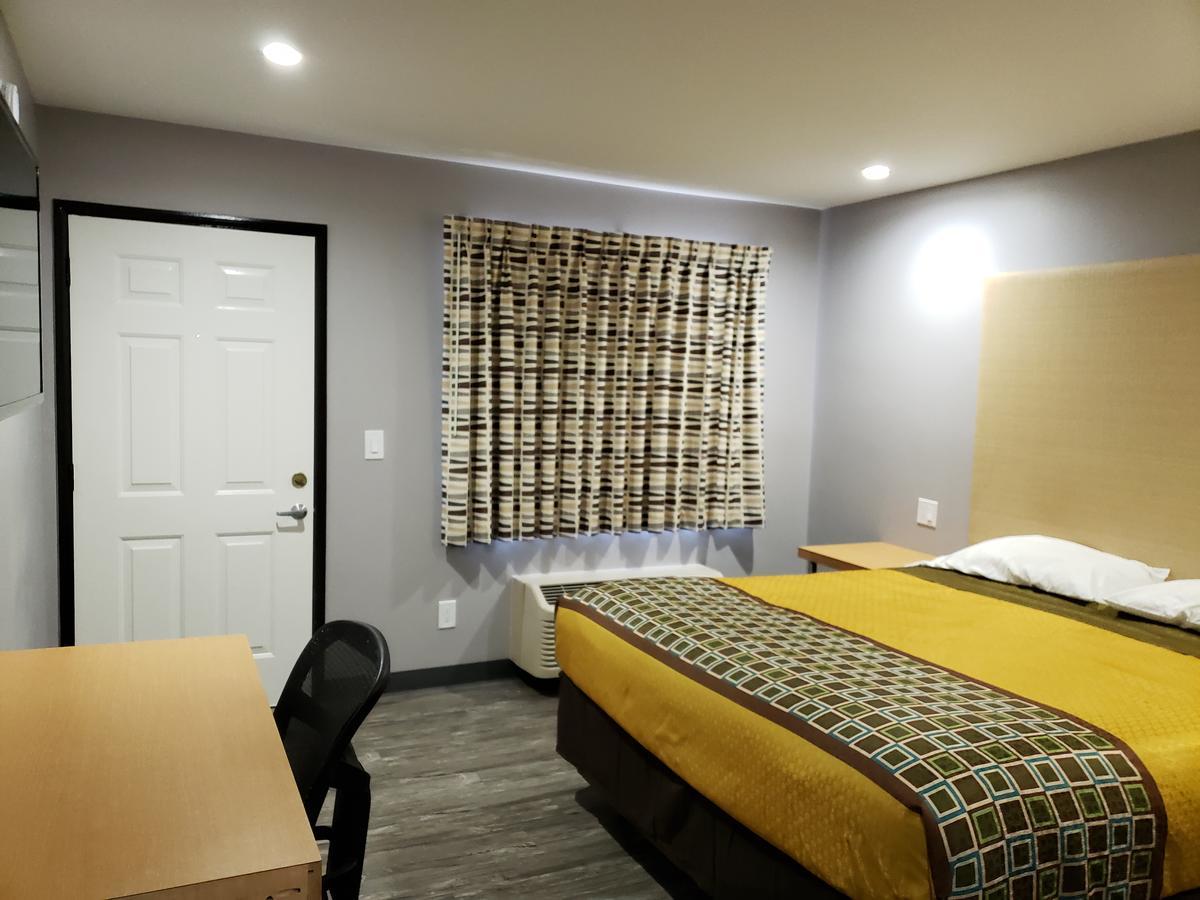 Regal Motel *